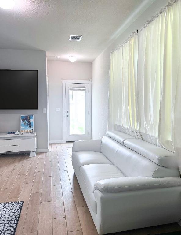 131 Harvest Ridge Blvd, Elgin, TX 78621 - living area featuring light wood-style flooring and baseboards
