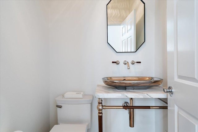24729 Travis Lakeside Cv, Spicewood, TX 78669 - bathroom with toilet and a sink