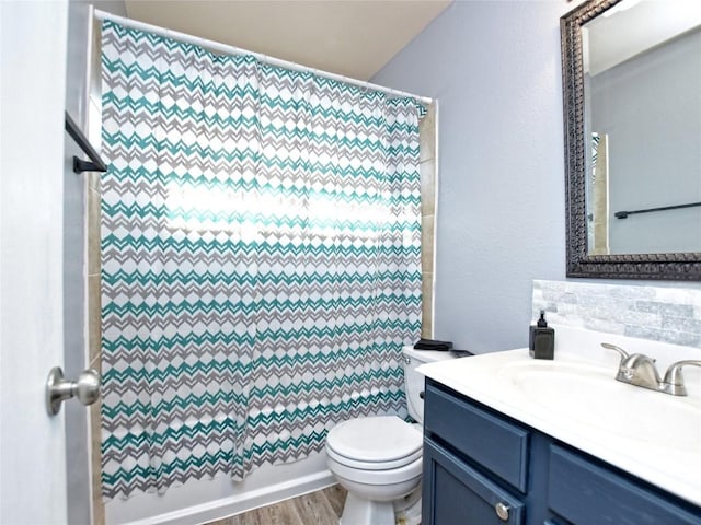 118 Dogwood Dr, Georgetown, TX 78626 - full bathroom featuring toilet, wood finished floors, vanity, and a shower with curtain