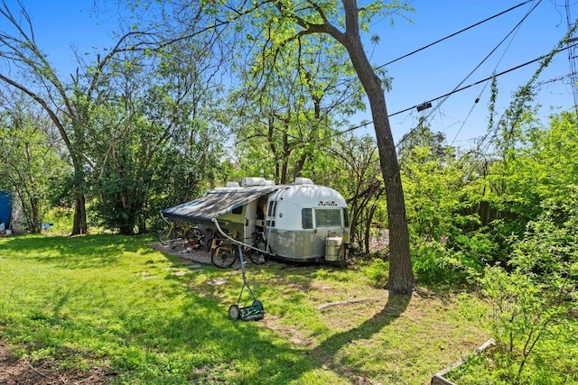 1403 Ashwood Rd, Austin, TX 78722 - view of green lawn