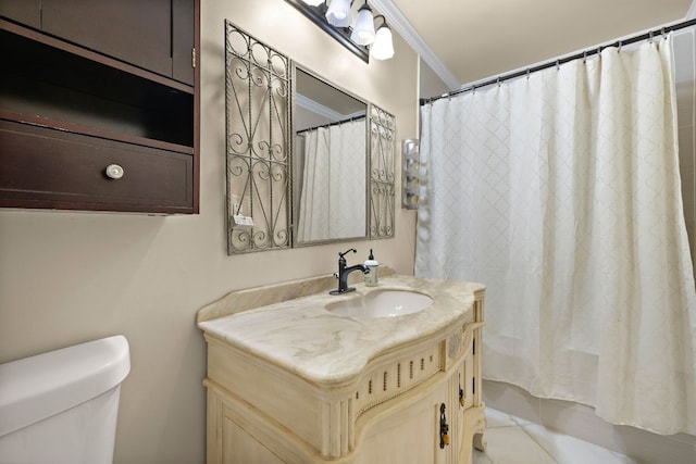 2450 Ashdale Dr Unit D-206, Austin, TX 78757 - bathroom featuring vanity, crown molding, and shower / bath combo