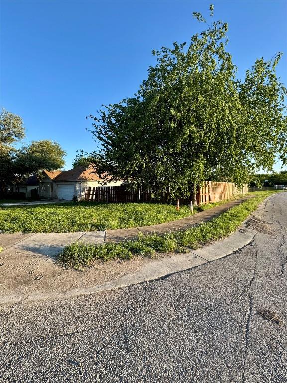 700 Lago Vista St, San Marcos, TX 78666 - view of street with sidewalks