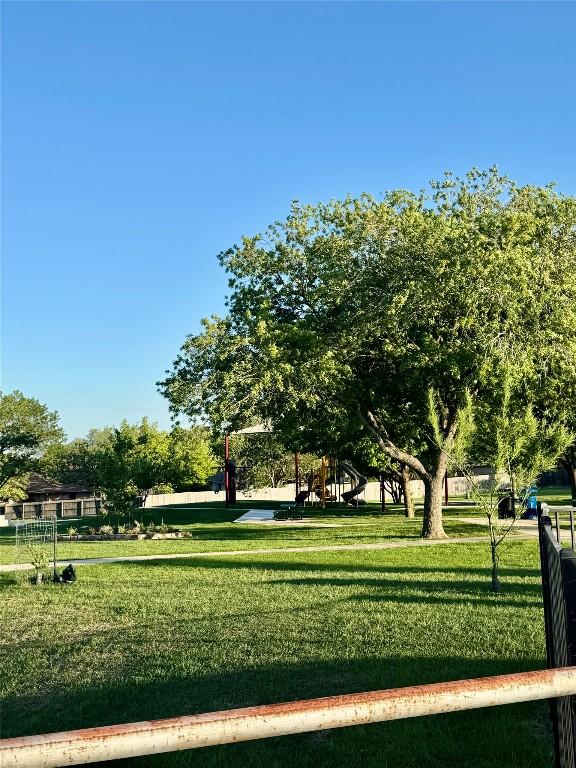 700 Lago Vista St, San Marcos, TX 78666 - view of property's community with a lawn
