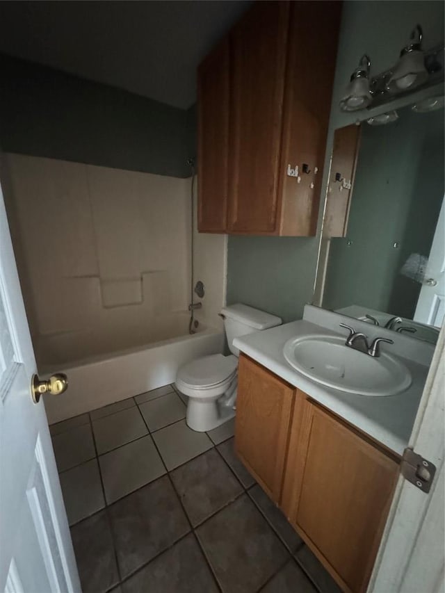 700 Lago Vista St, San Marcos, TX 78666 - full bathroom featuring washtub / shower combination, tile patterned floors, vanity, and toilet