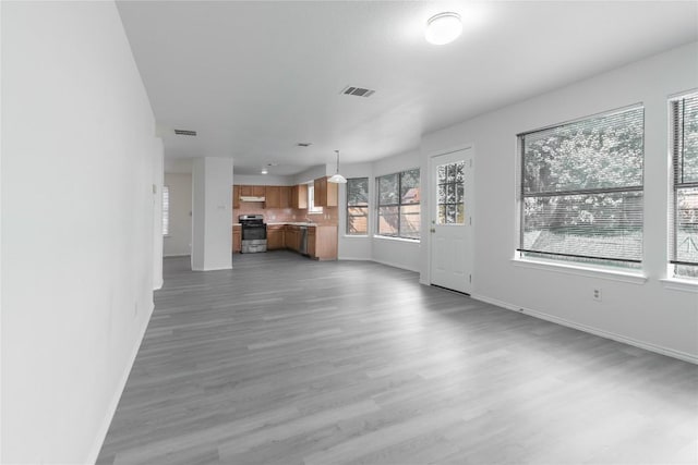 15406 Ecorio Dr, Austin, TX 78728 - unfurnished living room with baseboards and light wood-style flooring