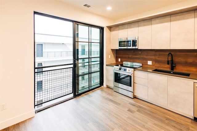 4315 S Congress Ave Unit 520, Austin, TX 78745 - kitchen featuring light wood-style floors, visible vents, a sink, and appliances with stainless steel finishes