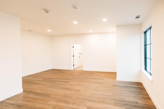4315 S Congress Ave Unit 520, Austin, TX 78745 - empty room with light wood-style floors, baseboards, visible vents, and recessed lighting