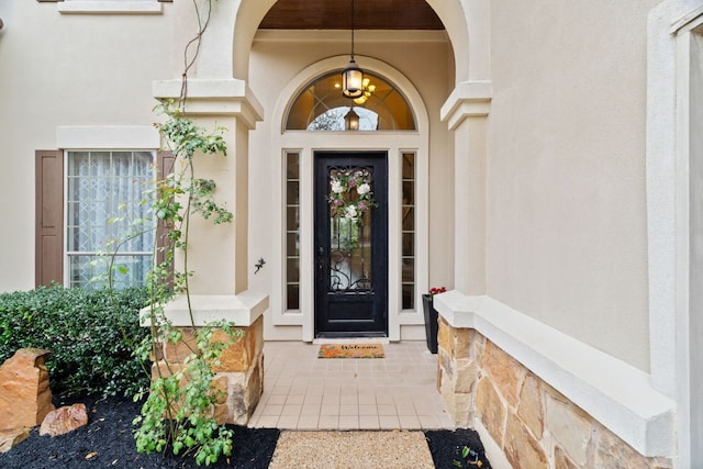 property entrance featuring stucco siding