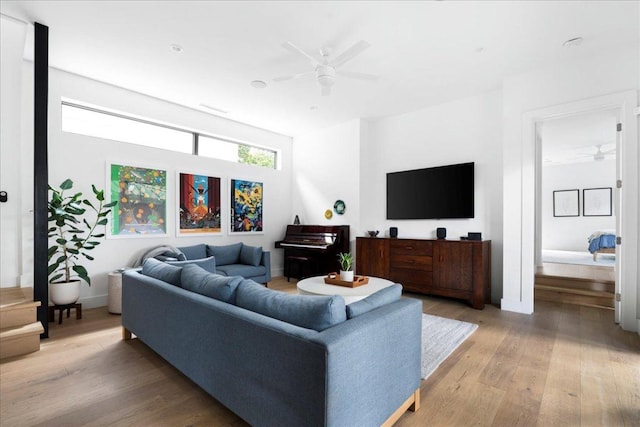 living area featuring light wood-type flooring and a ceiling fan