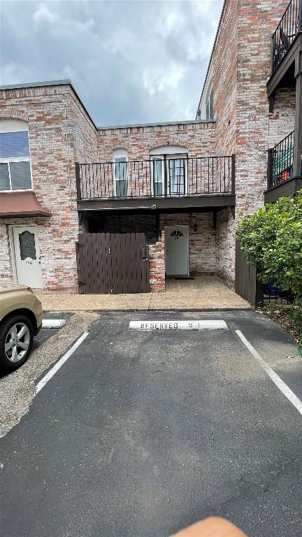 6501 E Hill Dr Unit 105, Austin, TX 78731 - view of uncovered parking lot