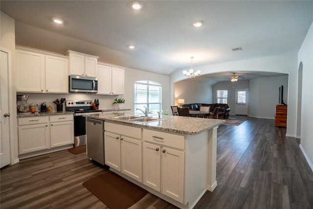 168 Onna St, Taylor, TX 76574 - kitchen featuring stainless steel appliances, ceiling fan, dark wood finished floors, white cabinets, and recessed lighting