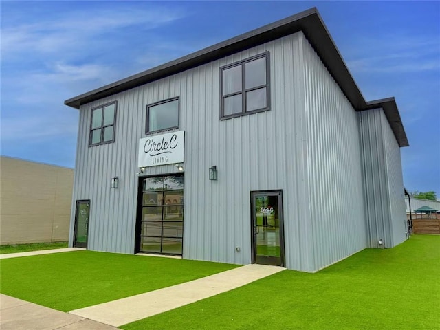 617 Main St, Lexington, TX 78947 - rear view of house featuring board and batten siding and a yard