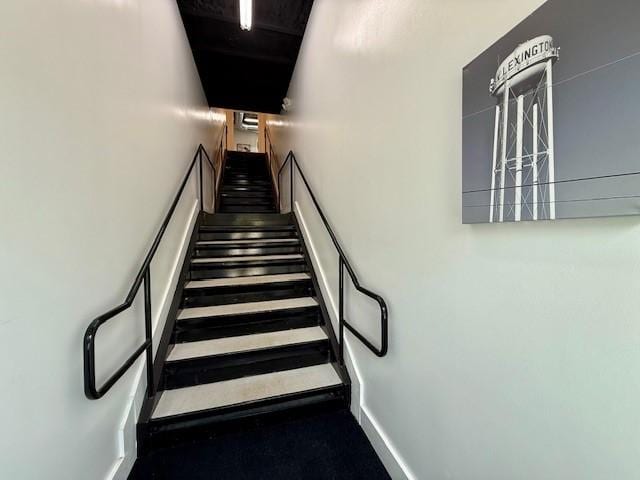 617 Main St, Lexington, TX 78947 - view of stairs