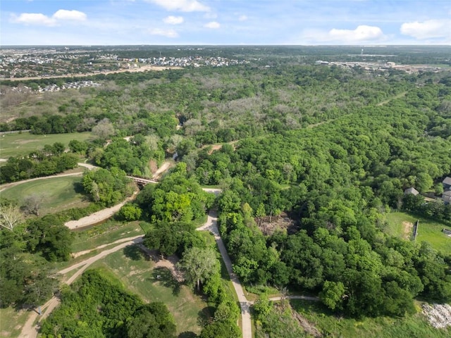 birds eye view of property featuring a forest view