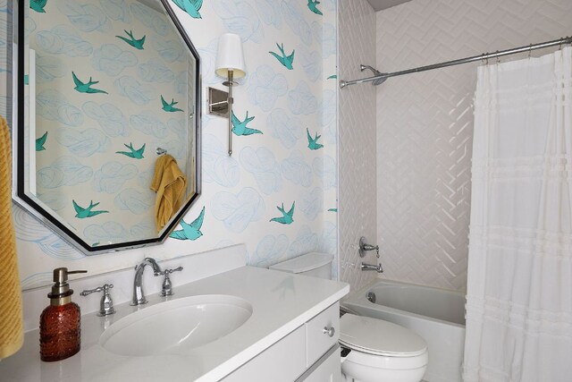 4525 Via Roma Pass, Leander, TX 78641 - full bath with vanity and shower / tub combo with curtain