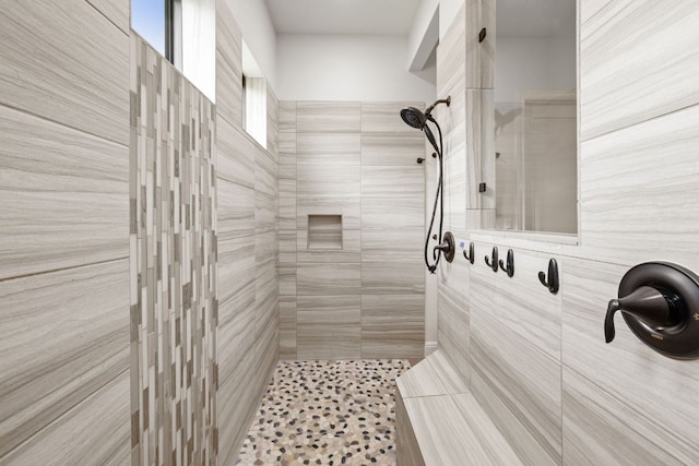17301 Avion Dr, Dripping Springs, TX 78620 - bathroom featuring tiled shower