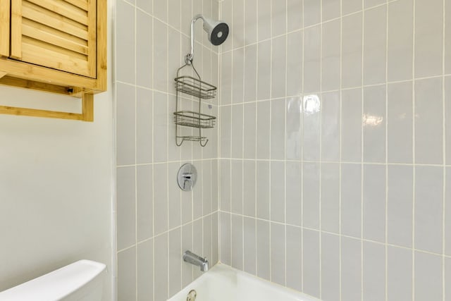 7409 Shadow Hill Dr Unit 105, Austin, TX 78731 - full bath featuring toilet and bathtub / shower combination