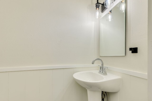 7409 Shadow Hill Dr Unit 105, Austin, TX 78731 - bathroom featuring a sink
