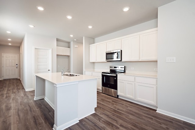 205 Escape Way, Jarrell, TX 76537 - kitchen with appliances with stainless steel finishes, a sink, dark wood finished floors, a center island with sink, and recessed lighting
