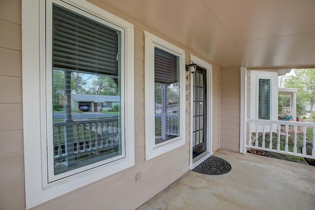 405 E 6th St, Georgetown, TX 78626 - property entrance with a porch