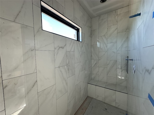 400 Shale, Horseshoe Bay, TX 78657 - bathroom featuring a tile shower