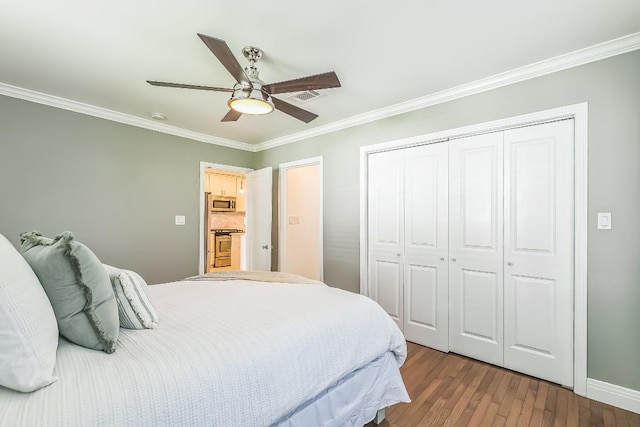 1308 Kinney Ave, Austin, TX 78704 - bedroom featuring crown molding, wood finished floors, a closet, a ceiling fan, and baseboards