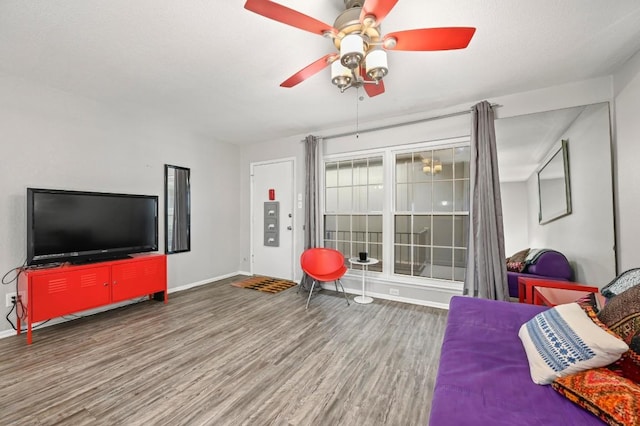 2425 Ashdale Dr Unit 78, Austin, TX 78757 - interior space featuring wood finished floors, ceiling fan, and baseboards