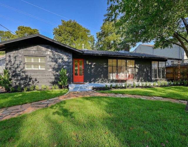 2610 Jefferson St, Austin, TX 78703 - view of front facade with a front yard