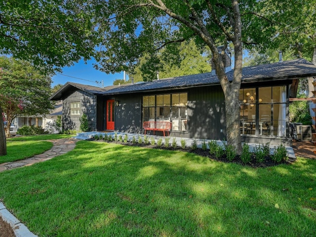 2610 Jefferson St, Austin, TX 78703 - view of front of house featuring a front yard