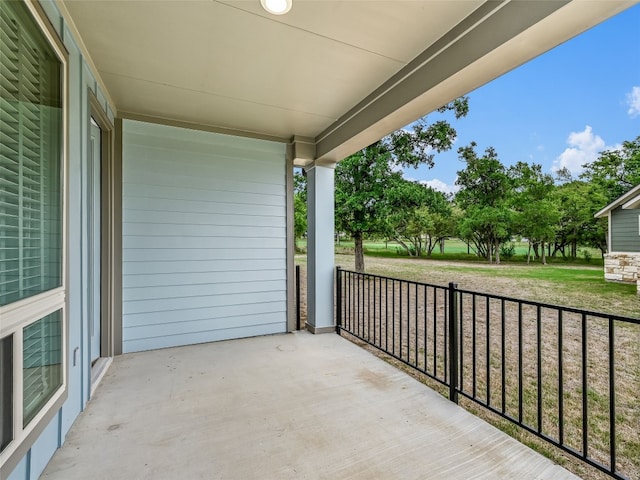 balcony featuring covered porch