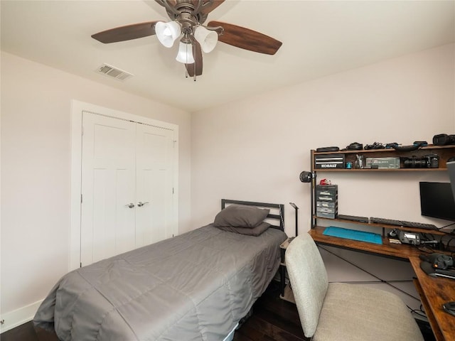 bedroom featuring visible vents, a closet, and ceiling fan