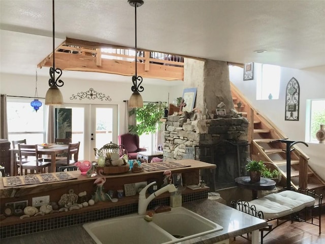 156 Lazy Leaf Ln, Wimberley, TX 78676 - common area featuring a sink and stairway