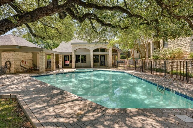 9226 Jollyville Rd Unit 132, Austin, TX 78759 - view of swimming pool featuring a pool with connected hot tub and a patio area