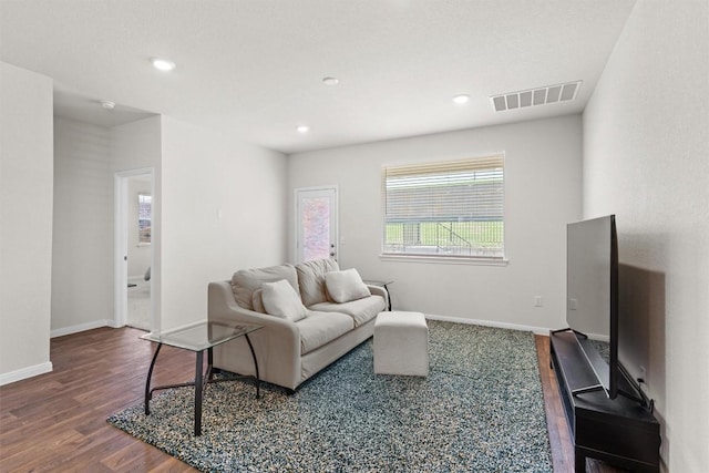 living room featuring visible vents, wood finished floors, baseboards, and recessed lighting