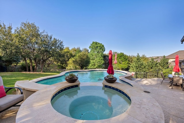 3817 Benetton Way, Leander, TX 78641 - swimming pool with an in-ground hot tub and a patio