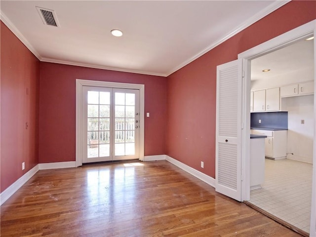 1621 Watchhill Rd, Austin, TX 78703 - empty room featuring crown molding, light wood finished floors, and baseboards