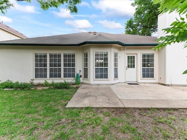 906 Woodhollow Ln, Cedar Park, TX 78613 - view of exterior entry with a patio and a yard