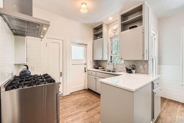 809 Edgecliff Ter, Austin, TX 78704 - kitchen featuring a sink, exhaust hood, stainless steel gas stove, open shelves, and light wood-style flooring