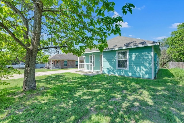 128 2nd Ave, Taylor, TX 76574 - single story home featuring a porch