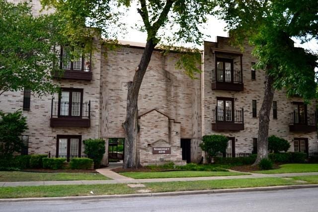 view of building exterior