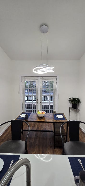 dining area featuring baseboards, a wealth of natural light, and wood finished floors