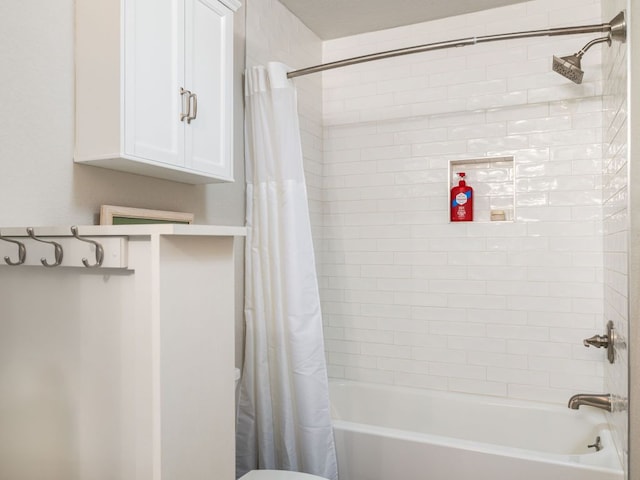 6022 Tonkowa Trl, Georgetown, TX 78628 - bathroom featuring shower / bath combination with curtain