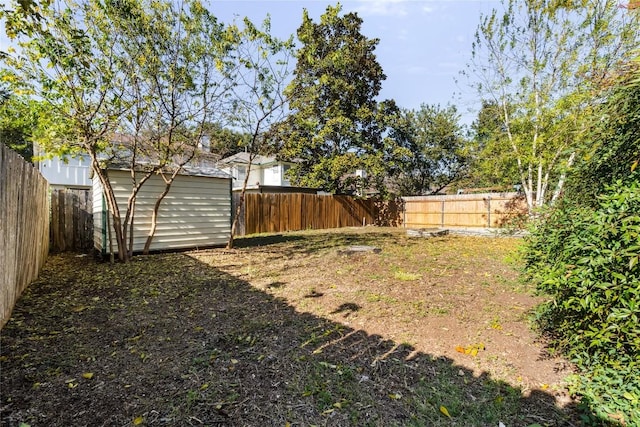 view of yard with a storage shed, a fenced backyard, and an outdoor structure