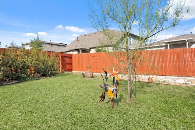 view of yard featuring a fenced backyard
