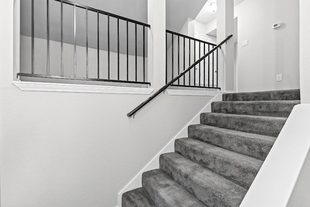 6013 Mountain Villa Dr, Austin, TX 78731 - view of stairway