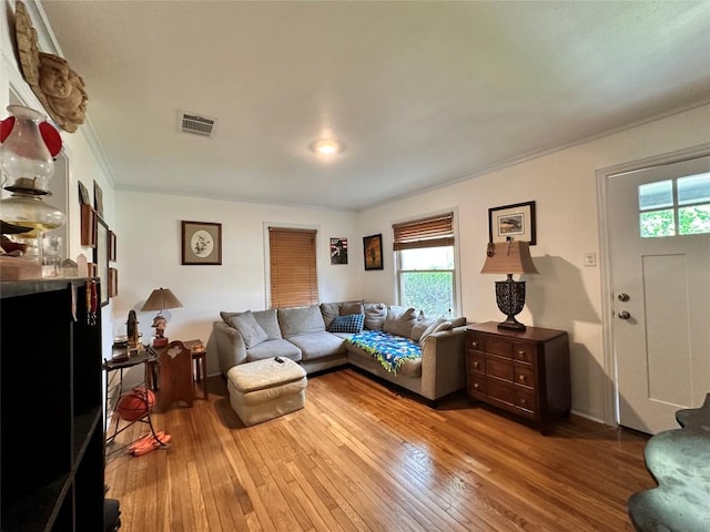 716 Barbara Dr, San Marcos, TX 78666 - living area featuring crown molding, light wood finished floors, and visible vents