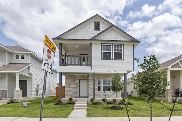124 Rollingwood Dr, San Marcos, TX 78666 - view of front of property featuring a front lawn, covered porch, and a balcony