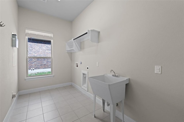 118 Bluehaw Dr, Georgetown, TX 78628 - laundry room featuring electric dryer hookup, hookup for a gas dryer, hookup for a washing machine, and baseboards