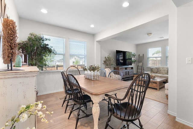 dining area featuring recessed lighting, light wood-style flooring, and baseboards