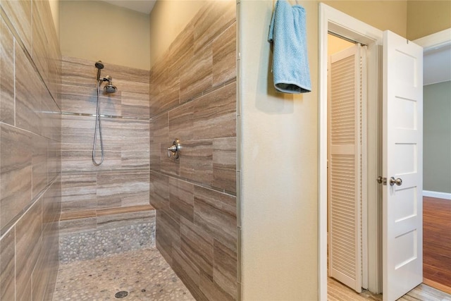 20000 Columbus Ln, Lago Vista, TX 78645 - bathroom featuring a tile shower